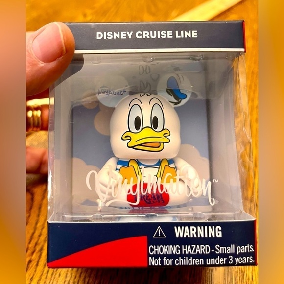 Disney Cruise Line 3 inch Donald Duck Collectible Vinyl Girls Boys Toy Swim Ball - Picture 1 of 6